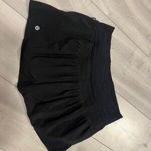 Lululemon skirt/skort size 6